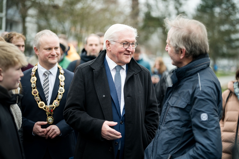 Bundespräsident Frank-Walter Steinmeier im Gespräch mit Bürgerinnen und Bürgern aus Espelkamp 