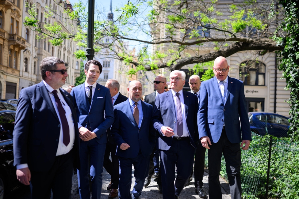 Bundespräsident Steinmeier bei einem Rundgang durch das Jüdische Viertel Prags
