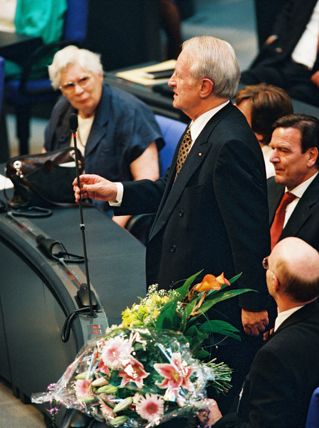 Johannes Rau 1999 im Bundestag während seiner Wahl zum Bundespräsidenten